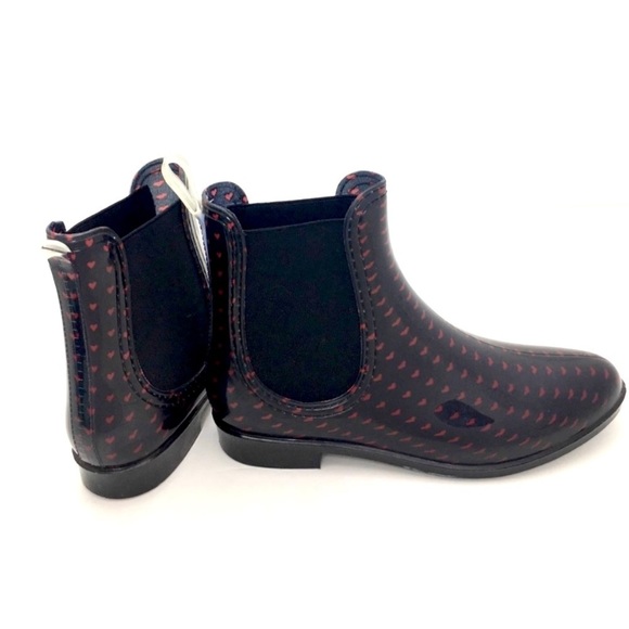 HENRY Ferrera Heart Print Ankle Rain Boot In Black With Red Heart - Picture 6 of 10